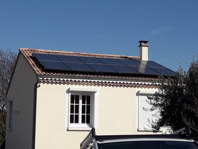 installation panneaux solaires toiture tuiles maison individuelle